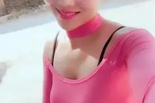 曝郭麒麟恋情、女孩低保追星、郑佩佩捐大脑、杨紫深夜吃泡面
